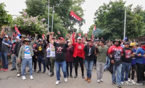 Octubre Victorioso inició con alegre caminata