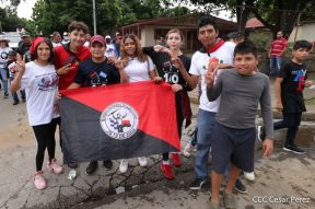 Octubre Victorioso inició con alegre caminata