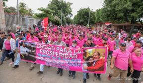 Octubre Victorioso inició con alegre caminata