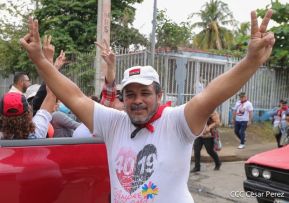 Octubre Victorioso inició con alegre caminata