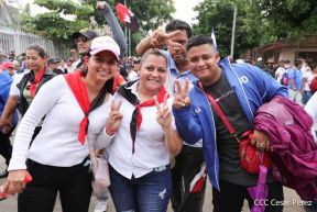 Octubre Victorioso inició con alegre caminata