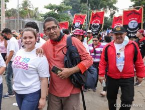 Octubre Victorioso inició con alegre caminata