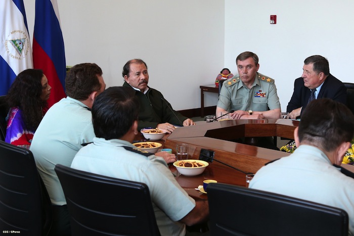 Daniel y Rosario se reúnen con Jefe del Estado Mayor de la Federación Rusa