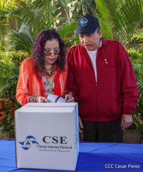 Presidente Daniel Ortega y Vicepresidenta Rosario Murillo votan en Elecciones Soberanas 2022