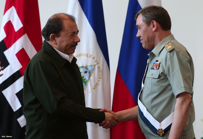 Daniel y Rosario se reúnen con Jefe del Estado Mayor de la Federación Rusa