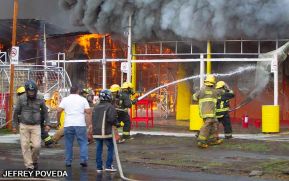 Incendio en tramos de pólvora en Tiscapa