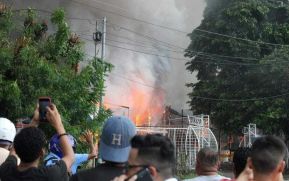 Incendio en tramos de pólvora en Tiscapa