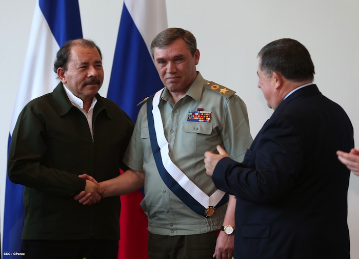 Daniel y Rosario se reúnen con Jefe del Estado Mayor de la Federación Rusa