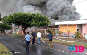 Incendio en tramos de pólvora en Tiscapa