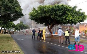 Incendio en tramos de pólvora en Tiscapa