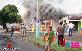 Incendio en tramos de pólvora en Tiscapa