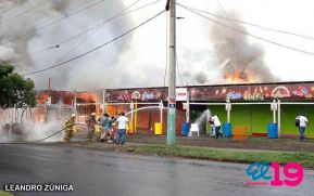 Incendio en tramos de pólvora en Tiscapa