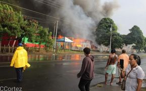 Incendio en tramos de pólvora en Tiscapa