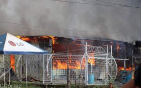 Incendio en tramos de pólvora en Tiscapa