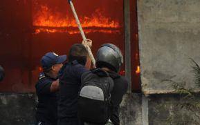 Incendio en tramos de pólvora en Tiscapa