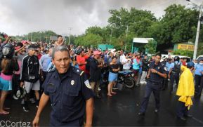 Incendio en tramos de pólvora en Tiscapa