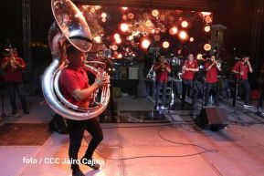 Celebración de la Fiesta de las Victorias en Avenida de Bolívar a Chávez
