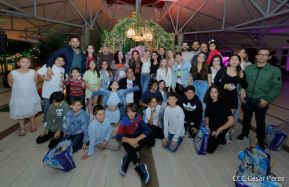 ¡Qué viva la Virgen y que en Nicaragua florezca cada vez más la Paz y el Bien !