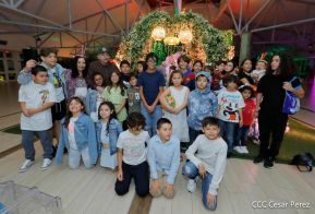 ¡Qué viva la Virgen y que en Nicaragua florezca cada vez más la Paz y el Bien !