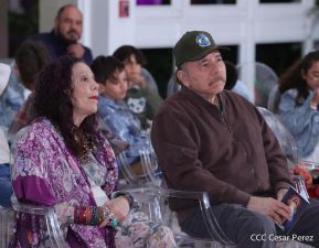 ¡Qué viva la Virgen y que en Nicaragua florezca cada vez más la Paz y el Bien !