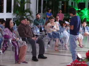 ¡Qué viva la Virgen y que en Nicaragua florezca cada vez más la Paz y el Bien !