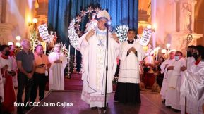 Gritería: Rezar y cantar casa por casa a La Virgen María