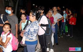 Gritería: Rezar y cantar casa por casa a La Virgen María