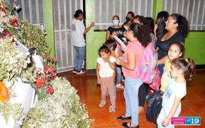 Gritería: Rezar y cantar casa por casa a La Virgen María