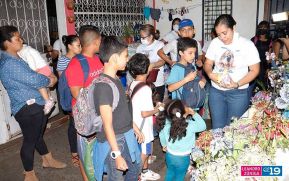 Gritería: Rezar y cantar casa por casa a La Virgen María