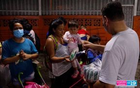 Gritería: Rezar y cantar casa por casa a La Virgen María