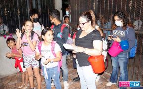 Gritería: Rezar y cantar casa por casa a La Virgen María