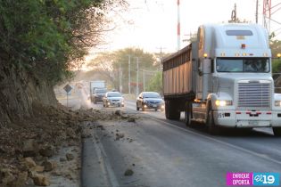 Derrumbes en Carretera Nueva a León por terremoto