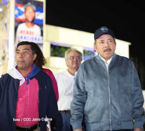 Homenaje al héroe nacional Roberto Clemente