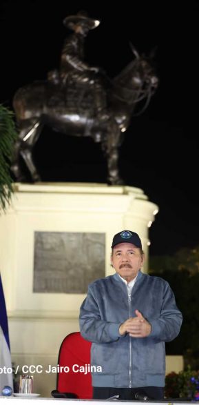 Homenaje al héroe nacional Roberto Clemente