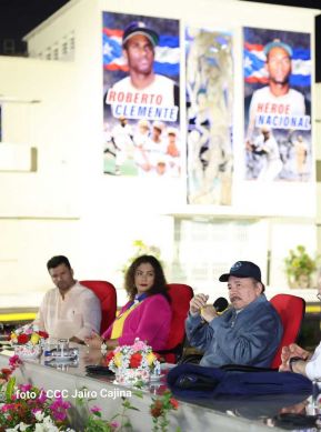 Homenaje al héroe nacional Roberto Clemente