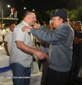 Homenaje al héroe nacional Roberto Clemente