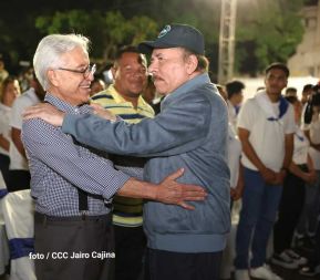 Homenaje al héroe nacional Roberto Clemente