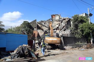 Demuelen escombros de la vieja Managua