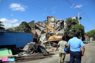 Demuelen escombros de la vieja Managua