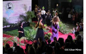 Nicaragua Diseña celebra pasarela "Verso, Perla, Pluma y Flor" en honor a Rubén Darío