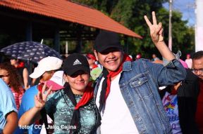 ¡Nicaragua ilumina, como un sol que no declina!