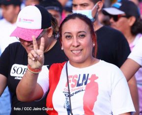 ¡Nicaragua ilumina, como un sol que no declina!