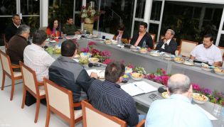 Compañera Rosario preside reunión para afianzar planes de atención por intensa actividad sísmica