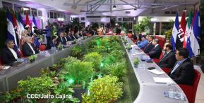 Reunión entre el Presidente Daniel Ortega y Compañera Rosario con el Canciller de Irán