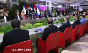 Reunión entre el Presidente Daniel Ortega y Compañera Rosario con el Canciller de Irán