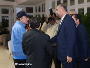 Reunión entre el Presidente Daniel Ortega y Compañera Rosario con el Canciller de Irán