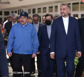 Reunión entre el Presidente Daniel Ortega y Compañera Rosario con el Canciller de Irán