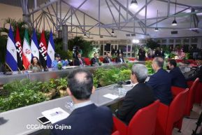 Reunión entre el Presidente Daniel Ortega y Compañera Rosario con el Canciller de Irán