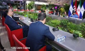 Reunión entre el Presidente Daniel Ortega y Compañera Rosario con el Canciller de Irán