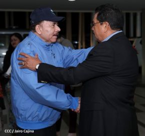 Reunión entre el Presidente Daniel Ortega y Compañera Rosario con el Canciller de Irán